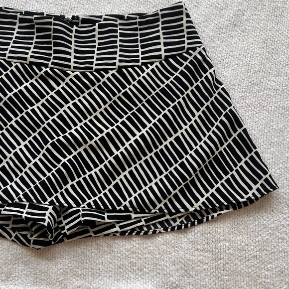 Y2K Express Mini Skirt - Picture 7 of 7